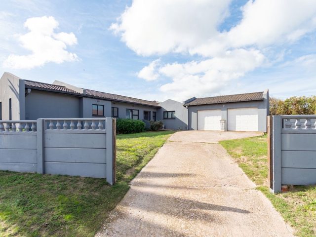 4 Bedroom House For Sale in Parkersdorp