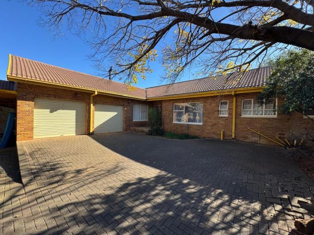 4 Bedroom House for Sale in Universitas Ridge