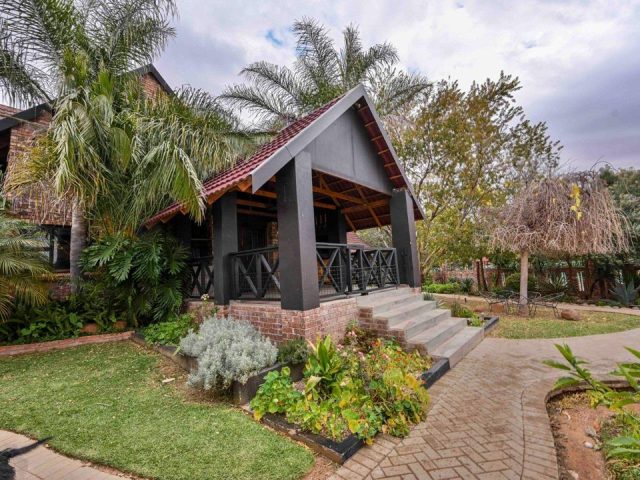 6 Bedroom House for Sale in Langenhovenpark