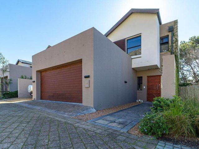 3 Bedroom House for Sale in Stonehurst Mountain Estate
