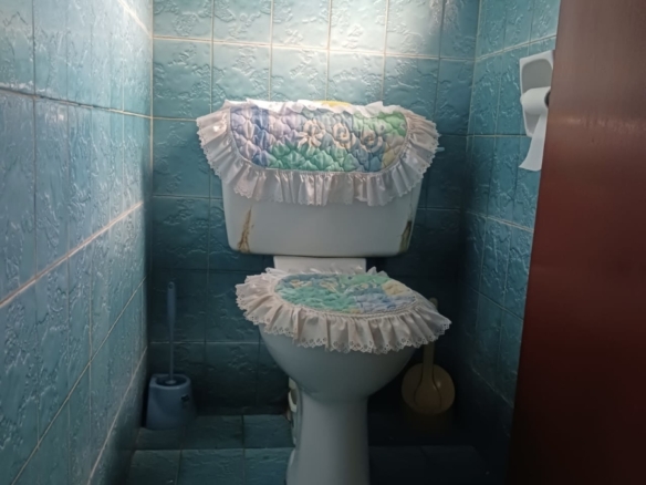 584