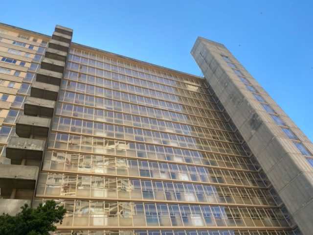 2 Bed Apartment/Flat For Rent Parktown Johannesburg