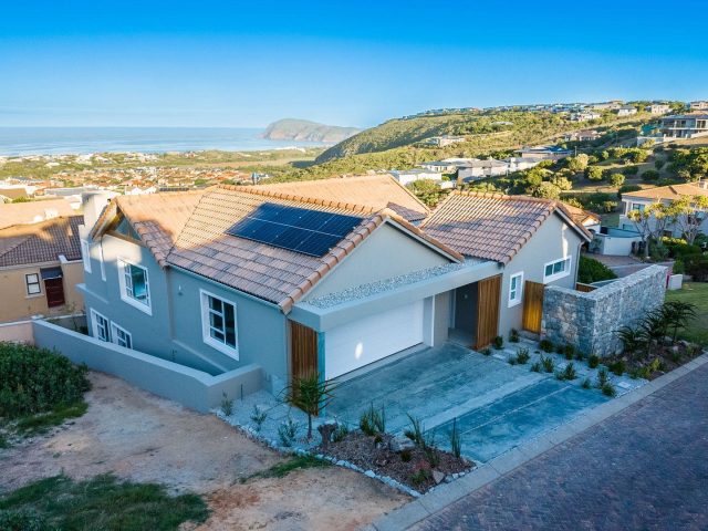 4 Bedroom House for Sale in Whale Rock Heights