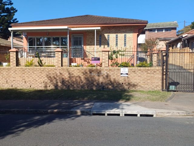 4 Bedroom House for Sale in Sparks Estate