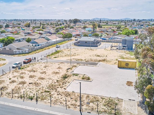 Vacant Land / Plot On Auction in Beverly Park