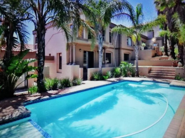 11 Bedroom House On Auction in Rangeview, Krugersdorp