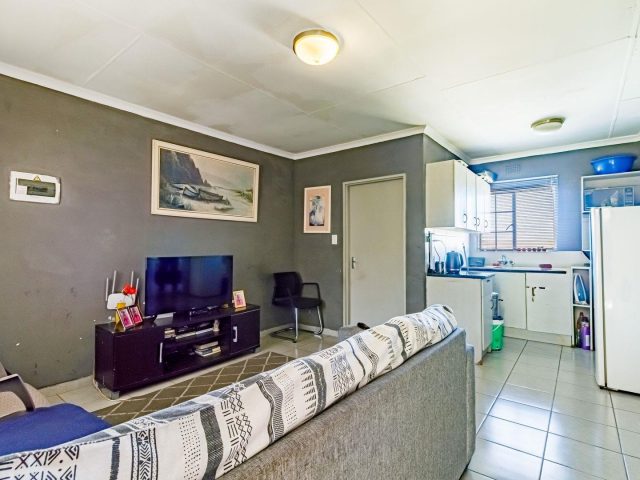 2 bedroom Apartment For Sale in Jabulani, Soweto