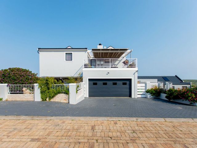 6 Bedroom House For Sale in Hoogland