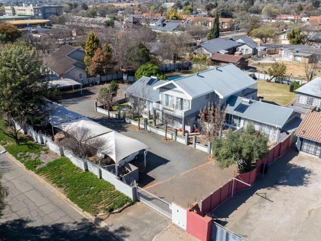 14 Bedroom House for Sale in Universitas