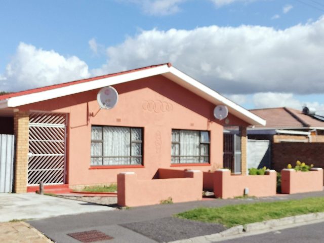 1 Bedroom House To Rent in Rylands, Cape Town