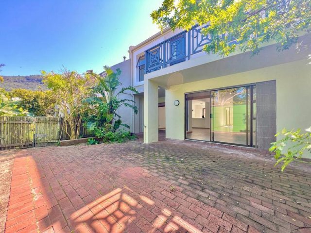 3 Bedroom Townhouse For Sale in Beach Estate, Hout Bay