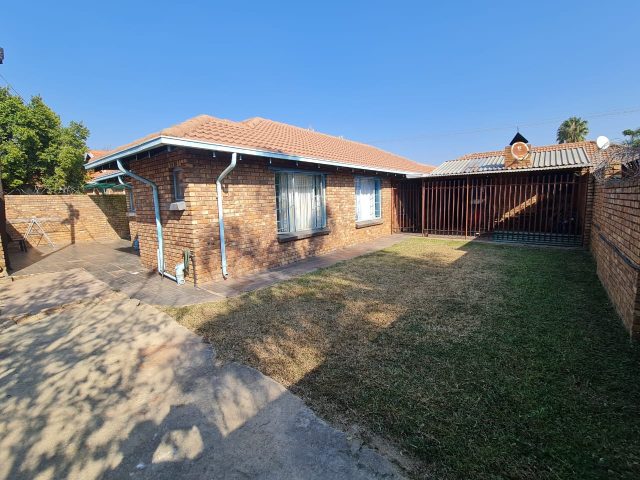 3 Bedroom House for Sale in East Lynne
