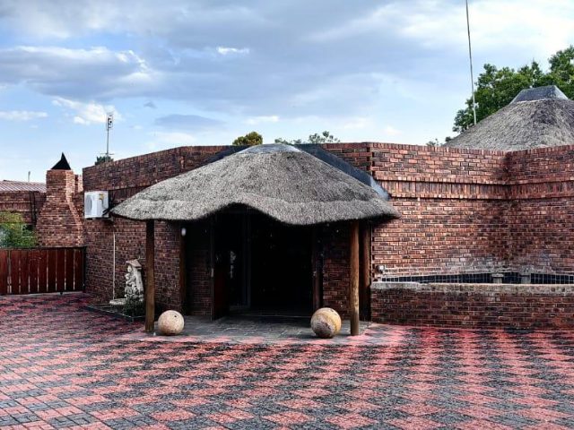 10 Bedroom House for Sale in Kuruman