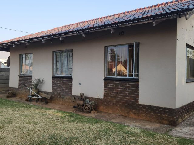 3 Bedroom House for Sale in East Lynne