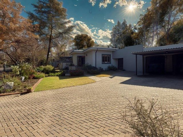 4 Bedroom House for Sale in Dan Pienaar