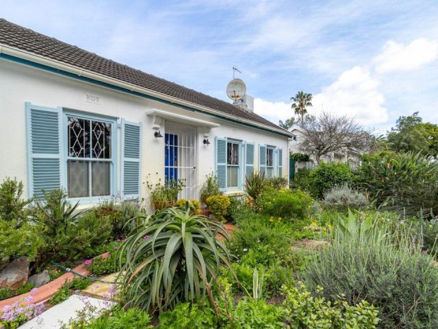 5 Bedroom House for Sale in Diep River