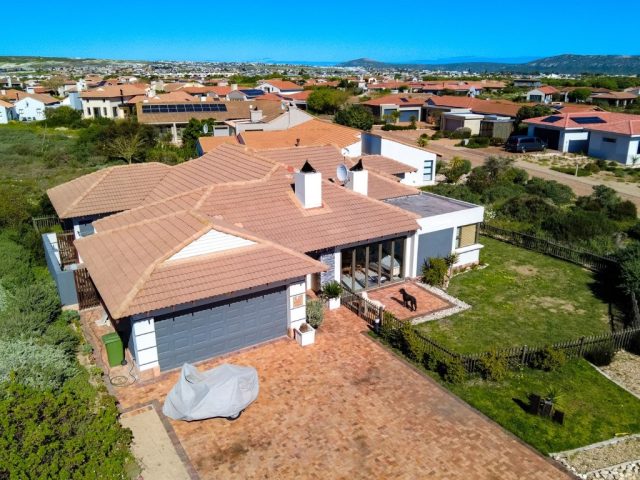 Luxury Living in an Exclusive Golf Estate