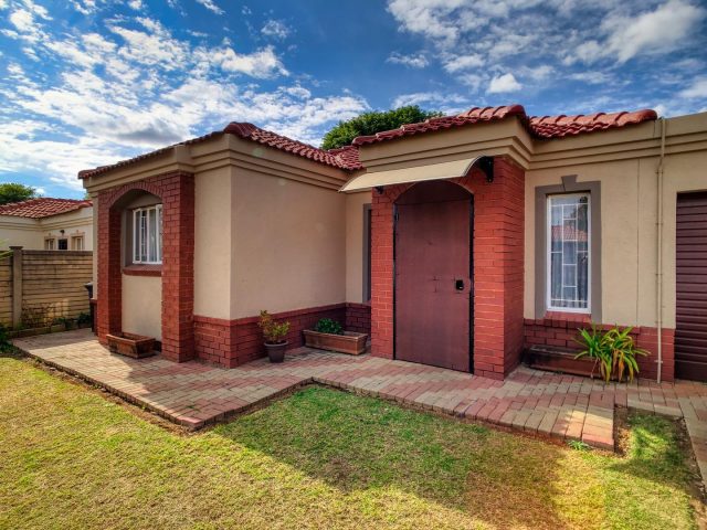 2 Bedroom House to Rent in Eloffsdal