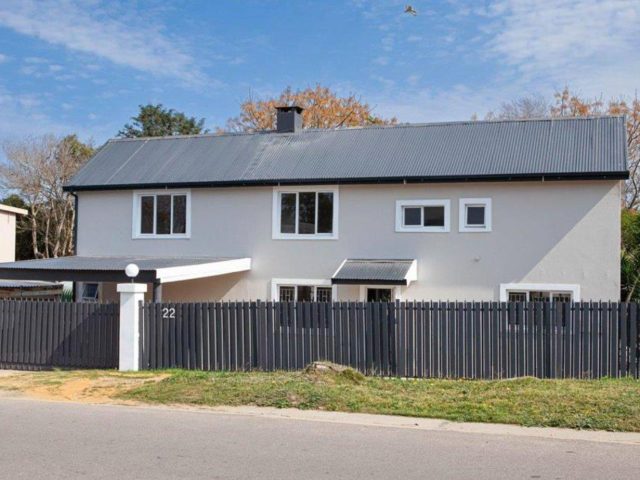 3 Bedroom House for Sale in Knysna Central