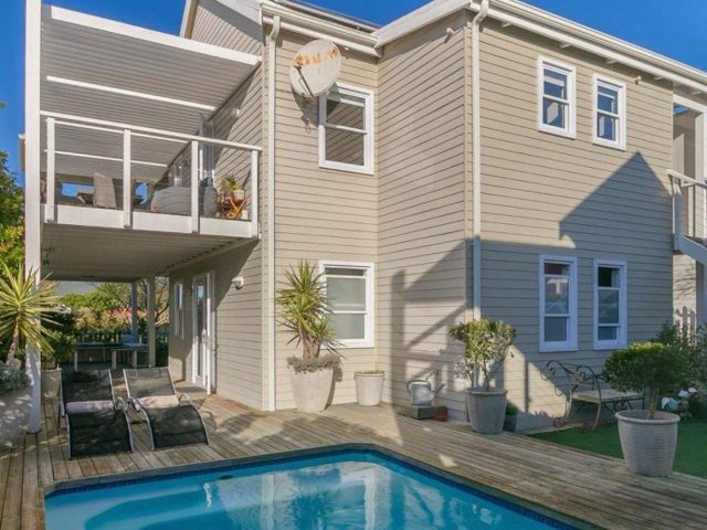 3 Bedroom House for Sale in Knysna Central
