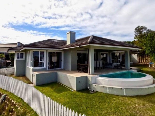 4 Bedroom House for Sale in Pezula Golf Estate
