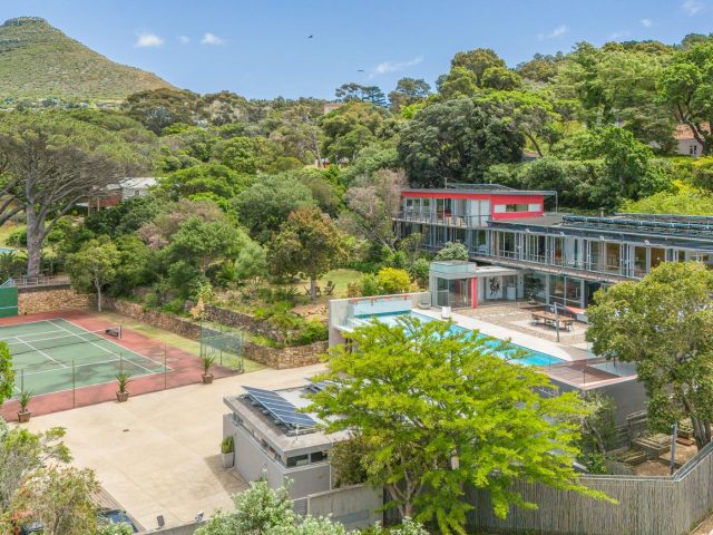 6 Bedroom House For Sale in Victorskloof, Hout Bay