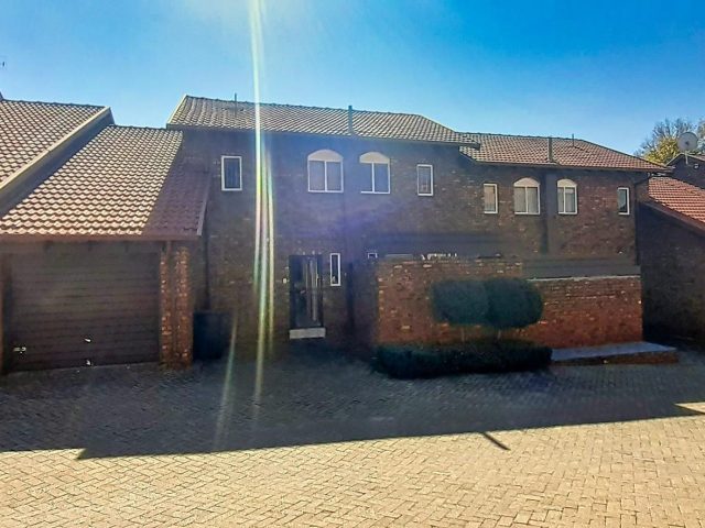 3 Bedroom Townhouse to Rent in Monument Park