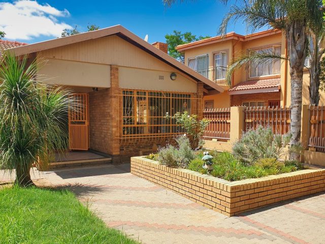 3 Bedroom House to Rent in Queenswood