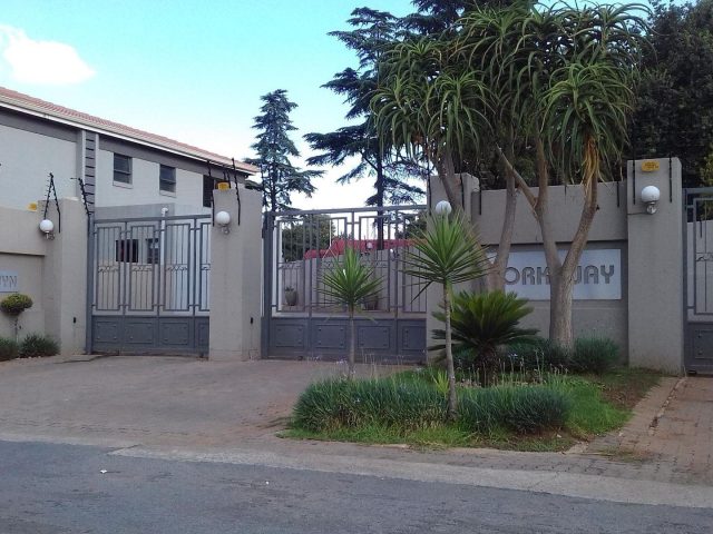 2 Bedroom Apartment / Flat to Rent in Bedfordview