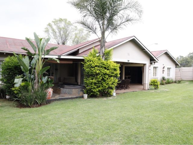 3 Bedroom House for Sale in Valhalla