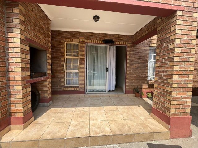 3 Bedroom Apartment / Flat to Rent in Waterval East