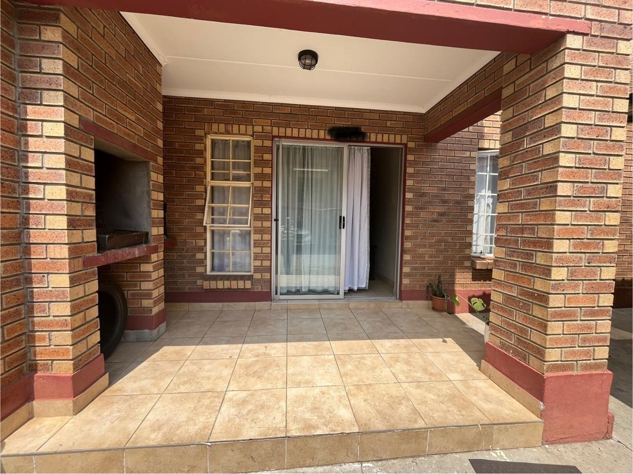 3 Bedroom Apartment / Flat to Rent in Waterval East