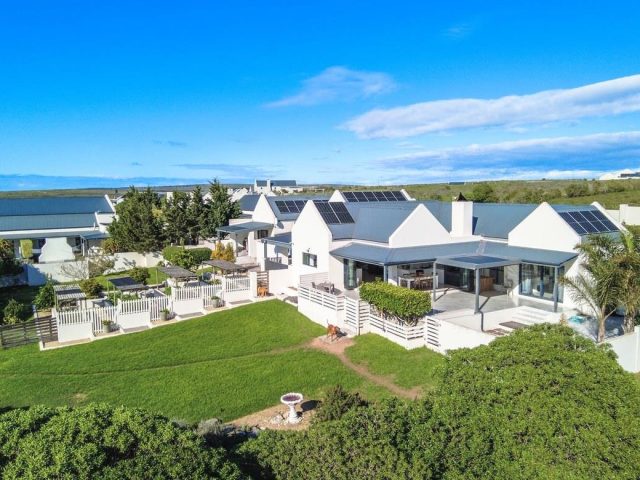 9 Bedroom House for Sale in Olifantskop