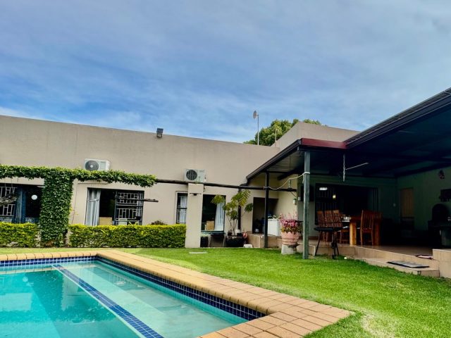 4 Bedroom House for Sale in Pioneer Park