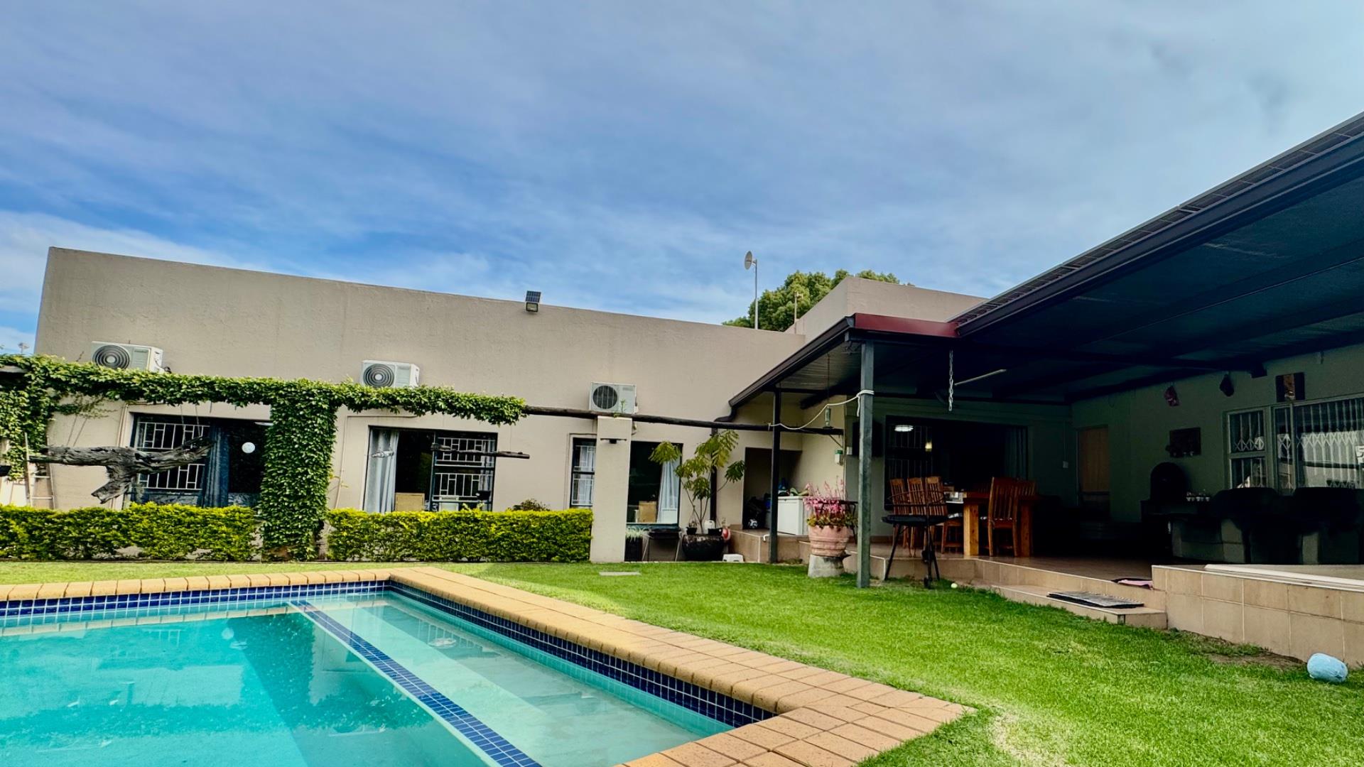 4 Bedroom House for Sale in Pioneer Park