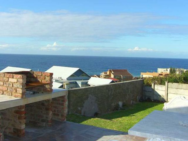 3 Bedroom House for Sale in Lawrence Rocks
