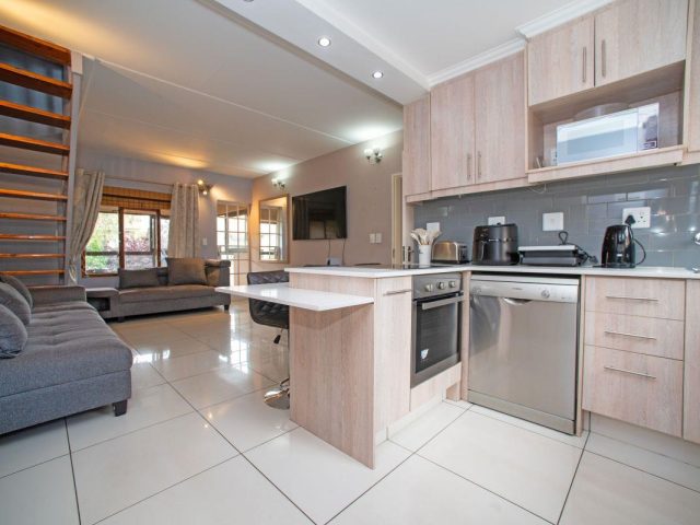 2 Bedroom Townhouse for Sale in Bedfordview