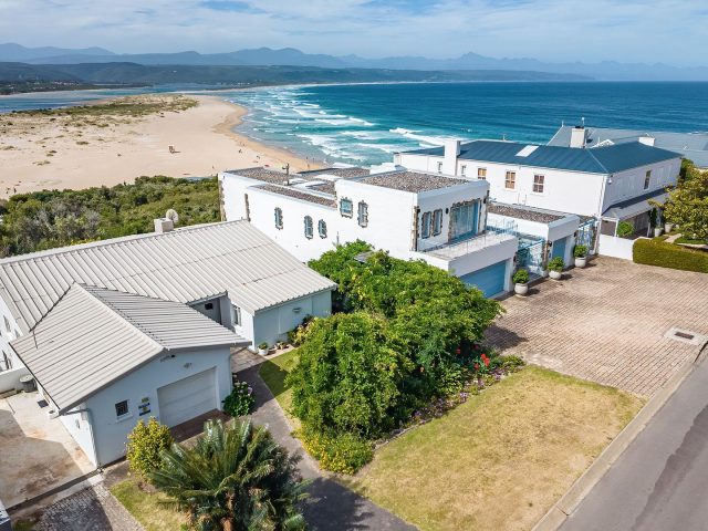4 Bedroom House for Sale in Plettenberg Bay Central