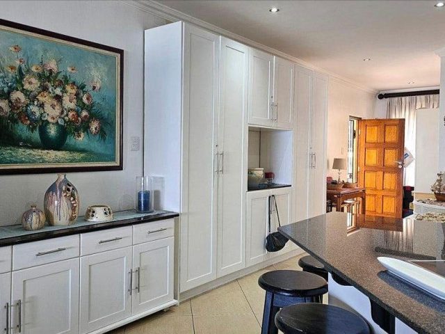 3 Bedroom Apartment / Flat for Sale in Uvongo Beach