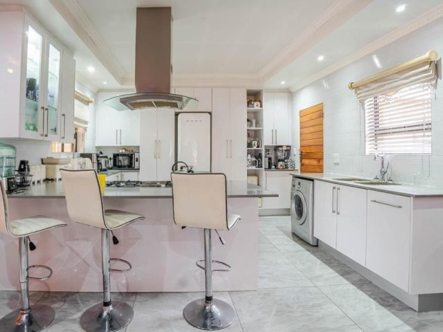 4 Bedroom House to Rent in Meadowbrook