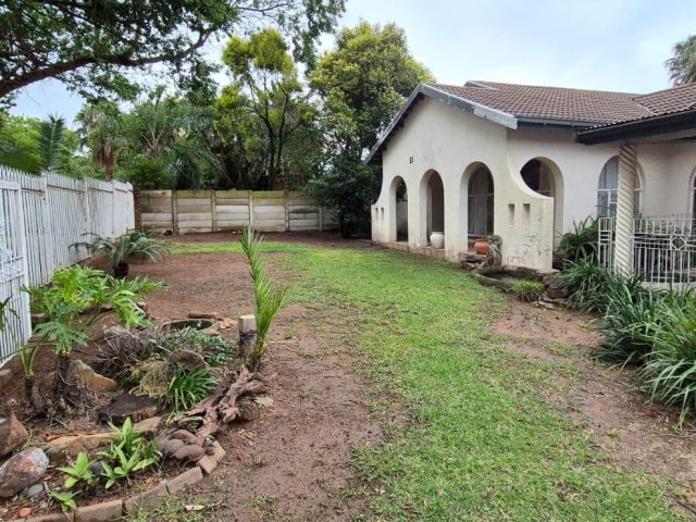 4 Bedroom House for Sale in Pioneer Park