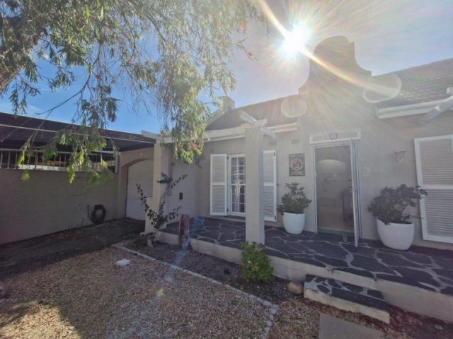 3 Bedroom House to Rent in Diep River