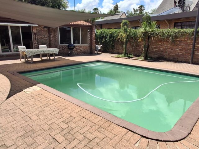 4 Bedroom House for Sale in Suidrand