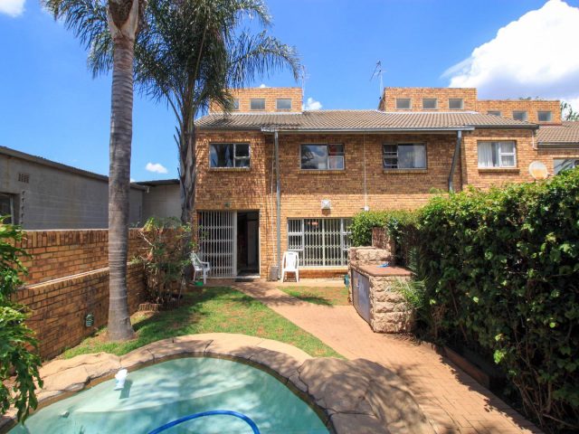 3 Bedroom Apartment / Flat to Rent in Edenvale Central