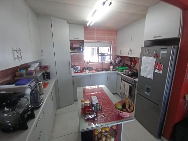 3 Bedroom Apartment / Flat for Sale in Ridgeway