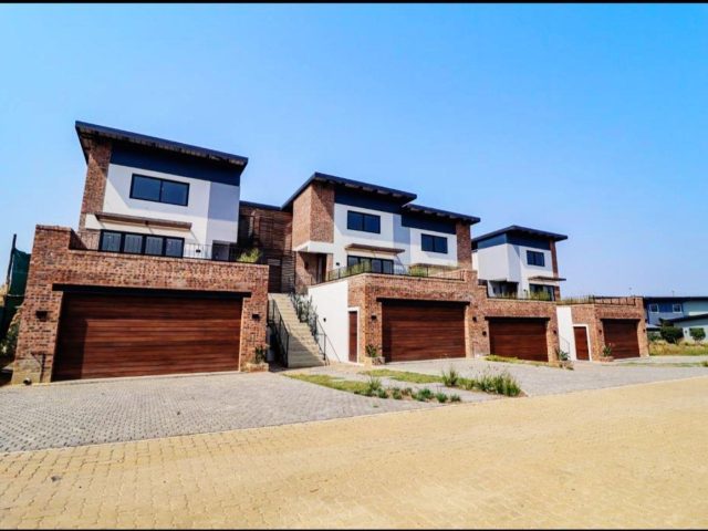 3 Bedroom Townhouse for Sale in Leonard