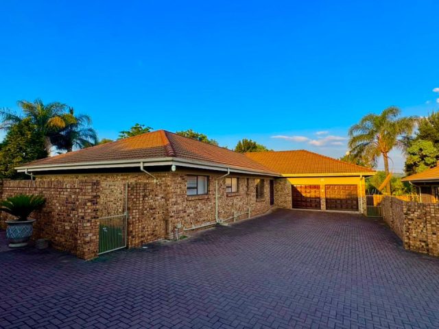 3 Bedroom Townhouse for Sale in Pioneer Park
