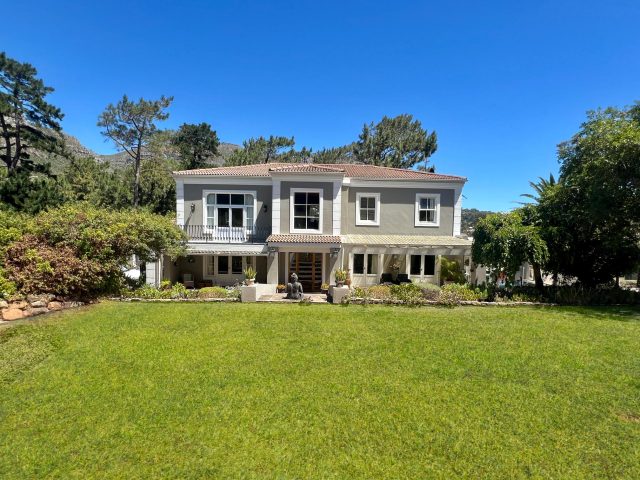 4 Bedroom House For Sale in Tarragona, Hout Bay