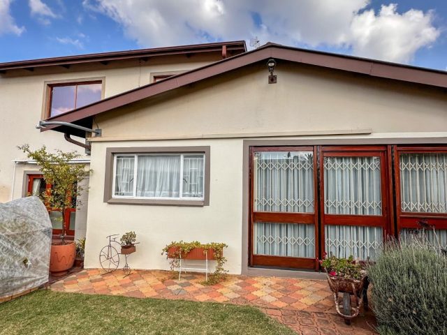 4 Bedroom House for Sale in Valhalla