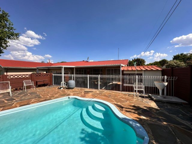 4 Bedroom House for Sale in Valhalla